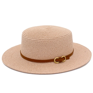 Chapeau de paille Panama rose clair à bord plat avec ruban en cuir et boucle dorée