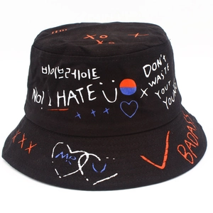 Schwarzer Anglerhut aus Baumwolle mit bunten Graffiti und Hip-Hop-Style Prints für Damen