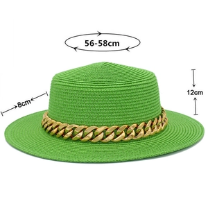 Vue détaillée montrant la hauteur de 12cm et le bord de 8cm du chapeau de paille vert