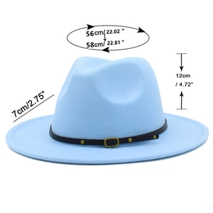 Vue détaillée du chapeau fedora en laine bleu clair avec dimensions et ceinture noire