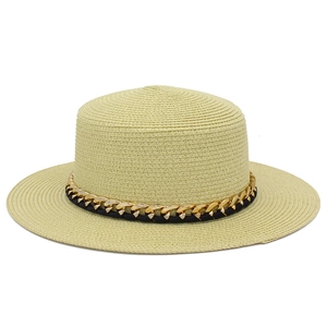 Canotier en Paille pour Femme Sommet Plat Avec Chaîne Dorée Ruban Noir Large Bord Chapeau de Soleil pour Vacances à la Plage Mode