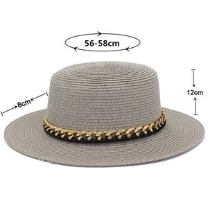 Détail du chapeau de paille gris avec chaîne dorée, taille 56-58cm et bord de 8cm large
