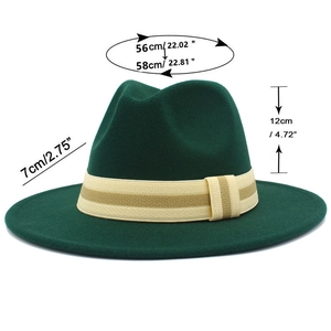 Detalle de sombrero Fedora de lana verde oscuro con cinta a rayas y dimensiones