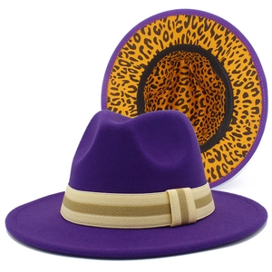 Elegante sombrero fedora morado de lana con forro de leopardo y cinta decorativa