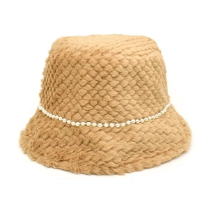 Chapeau bob élégant en peluche camel avec chaîne de perles pour la chaleur hivernale