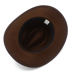 Dettaglio della fodera interna e dell'etichetta della taglia del cappello fedora