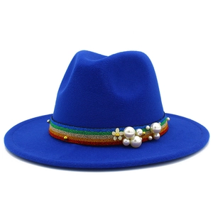 Sombrero fedora de lana azul real con ala ancha y banda decorativa de perlas