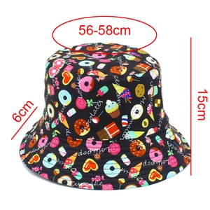 Tableau des tailles du chapeau bob noir avec motifs de cupcakes et de donuts