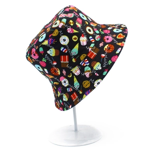 Chapeau bob noir réversible pour femme avec motifs mignons de glaces et beignets pour le soleil