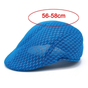 Details einer blauen Netzmütze mit atmungsaktivem Stoff und Größenangabe 56-58 cm