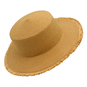 Cappello da sole in paglia a tesa larga con bordi sfrangiati per vacanze estive al mare
