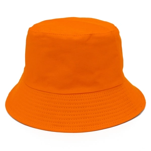 Détail du chapeau bob en coton orange vif montrant les coutures parallèles sur le bord