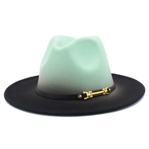 Detailansicht des Fedora-Huts mit Farbverlauf von Mintgrün zu Schwarz und Gold-Schnalle