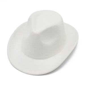 Vue de dessus d'un chapeau de cowboy en feutre blanc avec coutures et bord plat