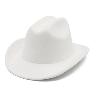 Détail d'un chapeau de cow-boy blanc en feutre avec calotte pincée et large bord style western