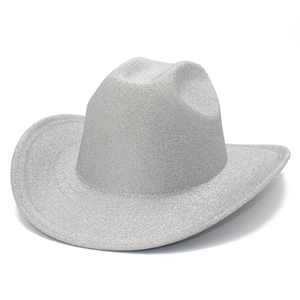Detalle macro de la textura de purpurina plateada en este sombrero de vaquero de fiesta