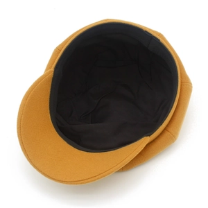 Vue intérieure de la casquette octogonale jaune moutarde avec doublure et bandeau