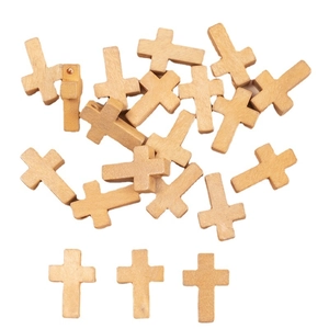 Pendenti a croce in legno vintage per collane fai-da-te su sfondo bianco