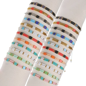 Bracelets boho faits main en perles de rocaille avec carreaux colorés et billes dorées