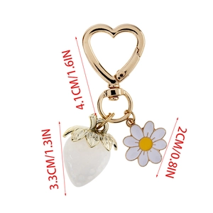 Detailed size specifications of strawberry heart keychain with daisy charm pendant