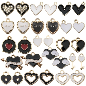 Assortiment de breloques en cœur noir et blanc en alliage d'or avec motifs rose