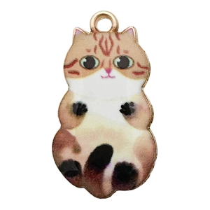 Détail d'un pendentif chat mignon en alliage avec anneau doré pour bijoux DIY