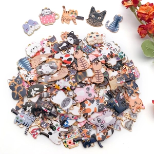 Assortiment de breloques chat en émail pour bijoux DIY avec bords dorés polis
