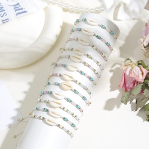 Conjunto de pulseras bohemias tejidas ajustables con cuentas y conchas para mujer