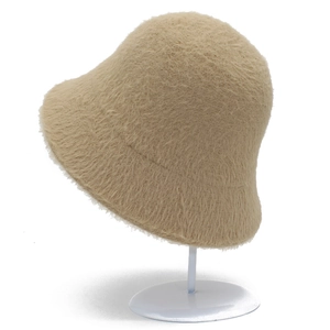 Chapeau bob épais en fausse fourrure de vison beige pour femme avec texture moelleuse