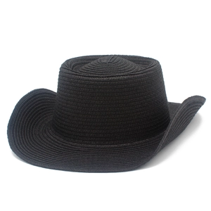 Chapeau de cowboy en paille noire avec large bord et texture tressée pour l'extérieur
