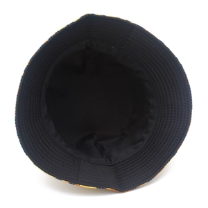 Detailed view of the double-sided bucket hat with zebra print and black cotton lining
