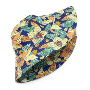 Cuciture dettagliate del cappello da sole con stampa tropicale blu navy e foglie