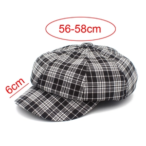 Détail de casquette gavroche vintage à carreaux montrant la taille 56-58cm et le bord 6cm
