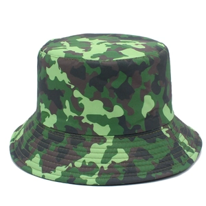 Nahaufnahme der Camouflage Fischerhut mit strapazierfähigem Stoff und verstärkten Nähten am Rand
