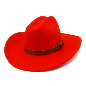 Cappello da cowboy classico in feltro rosso con tesa larga e cinturino in pelle