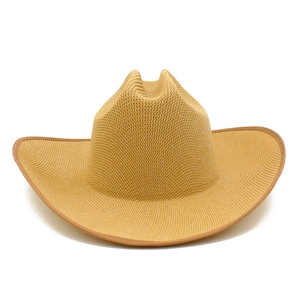 Klassischer gewebter Stroh-Cowboyhut mit breiter, aufgebogener Krempe in Naturhellbraun
