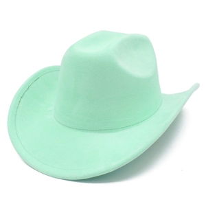 Dettaglio cappello cowboy scamosciato verde menta con tesa larga ricurva e doppie cuciture