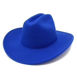 Vue de dessus d'un chapeau de cow-boy bleu roi à large bord avec couronne classique