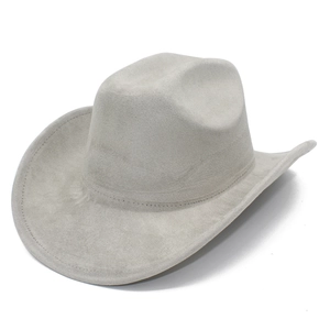 Dettaglio del cappello da cowboy western in finta pelle scamosciata grigio chiaro