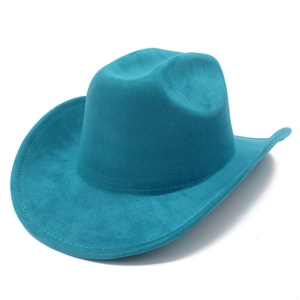 Dettaglio del cappello da cowboy turchese in finta pelle scamosciata con tesa larga