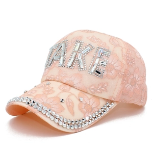 Cappellino da baseball in pizzo rosa per donna con lettere di strass e cristalli