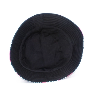 Detail of the inner black cotton lining with reinforced stitching on the bucket hat