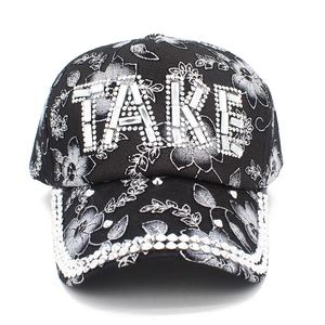 Cappellino da baseball nero floreale con lettere TAKE in strass e visiera decorata