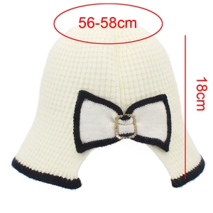 Detailed knit texture and measurements showing 56-58cm circumference of the bow bucket hat