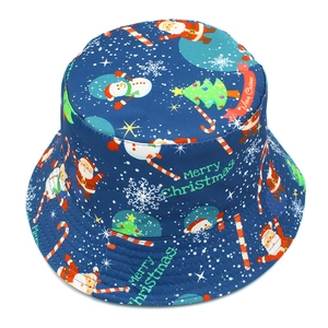 Cappello da pescatore natalizio con Babbo Natale, pupazzo di neve e motivi su blu scuro