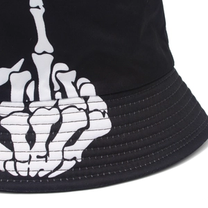 Bob en coton noir avec motif main de squelette blanc pour un style de rue décontracté