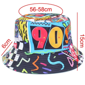 Detailansicht der Abmessungen des Fischerhutes im 90er-Jahre-Pop-Art-Stil mit Maßen