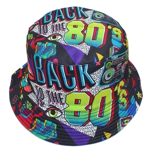 Bob rétro des années 80 avec graffiti néon et texte Back to the 80s sur toile noire