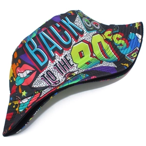 Chapeau bob réversible rétro style années 80-90 avec graffiti et imprimé coloré