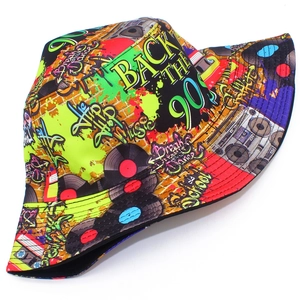 Bob style rétro années 90 avec graffitis colorés, disques vinyles et motifs de radio